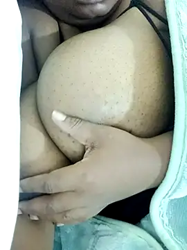 ShySexyBaddiexx online show from 11.18.25