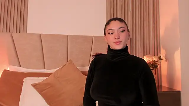 Snapshot of Victoria_Beaumont chatting on 09.24.25 Victoria Beaumont online show from 09.24.25