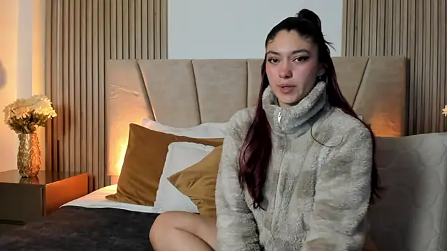 Snapshot of Victoria_Beaumont chatting on 10.04.25 Victoria Beaumont online show from 10.04.25