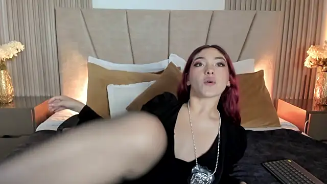 Snapshot of Victoria_Beaumont chatting on 10.31.25 Victoria Beaumont online show from 10.31.25