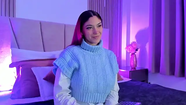 Snapshot of Victoria_Beaumont chatting on 11.14.25 Victoria Beaumont online show from 11.14.25