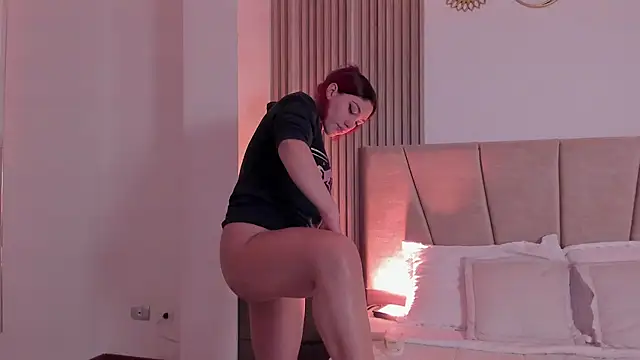 Snapshot of Victoria_Beaumont chatting on 12.19.25 Victoria Beaumont online show from 12.19.25