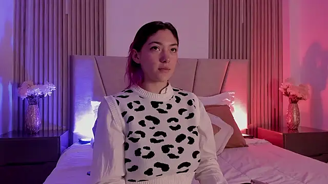 Snapshot of Victoria_Beaumont chatting on 01.11.26 Victoria Beaumont online show from 01.11.26