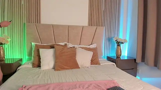 Victoria Beaumont online show from 04.10.26