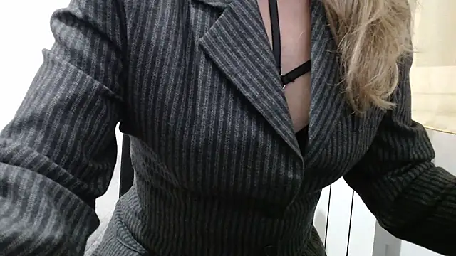 SerenaMilf online show from 03.17.26