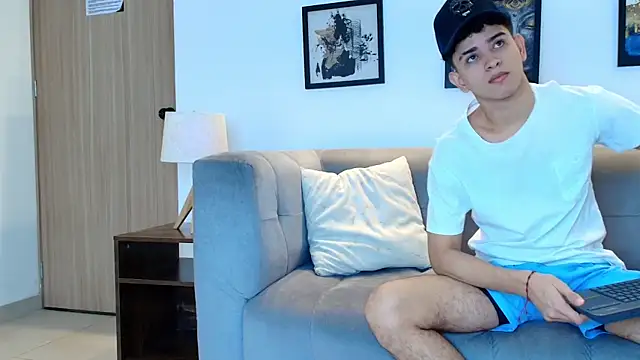 TWINKS FRIENDS online show from 04.11.26