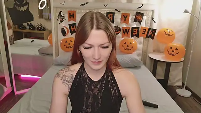 Snapshot of Alice_on_fire chatting on 11.02.25 Alice on fire online show from 11.02.25