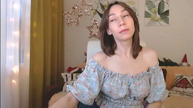 Snapshot of GoodGlamorGirl chatting on 01.07.25 GoodGlamorGirl online show from 01.07.25