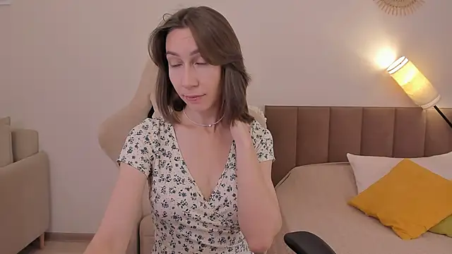 Snapshot of GoodGlamorGirl chatting on 10.07.25 GoodGlamorGirl online show from 10.07.25