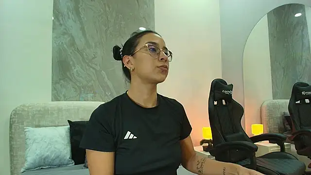 zoe martins  online show from 05.19.26