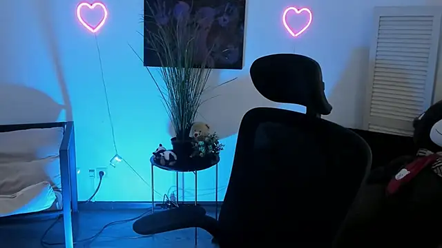 Snapshot of AuroraWrenfield chatting on 02.09.26 AuroraWrenfield online show from 02.09.26