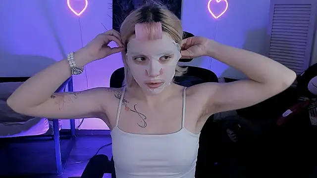 Snapshot of AuroraWrenfield chatting on 02.10.26 AuroraWrenfield online show from 02.10.26