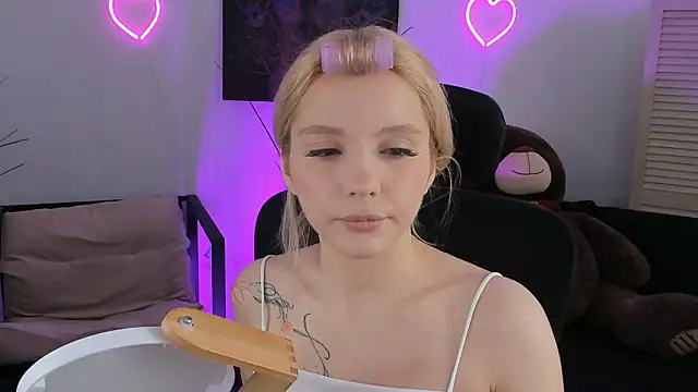 Snapshot of AuroraWrenfield chatting on 03.02.26 AuroraWrenfield online show from 03.02.26