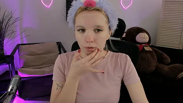 Snapshot of AuroraWrenfield chatting on 03.09.26 AuroraWrenfield online show from 03.09.26