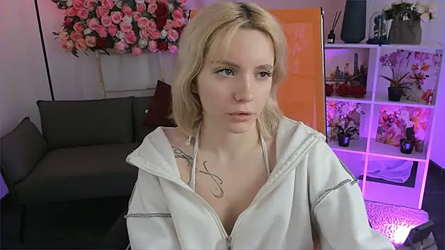 Snapshot of AuroraWrenfield chatting on 03.13.26 AuroraWrenfield online show from 03.13.26