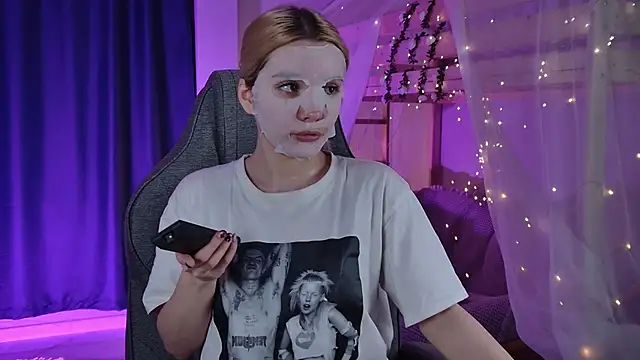 Snapshot of AuroraWrenfield chatting on 03.23.26 AuroraWrenfield online show from 03.23.26