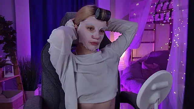 Snapshot of AuroraWrenfield chatting on 03.25.26 AuroraWrenfield online show from 03.25.26