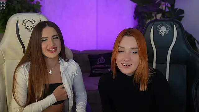 Snapshot of Goldie_Flame chatting on 11.14.25 Goldie Flame online show from 11.14.25