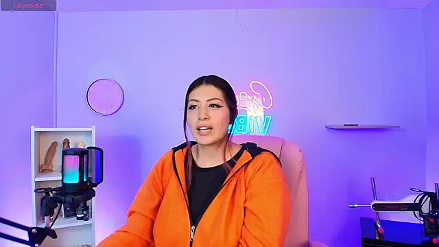 Aphriil   online show from 10.11.25