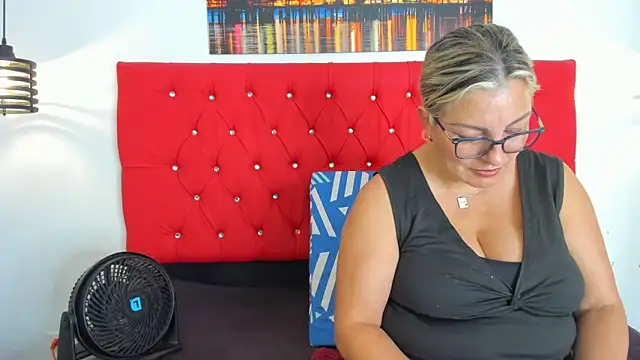 carolinacrus01 online show from 10.15.25