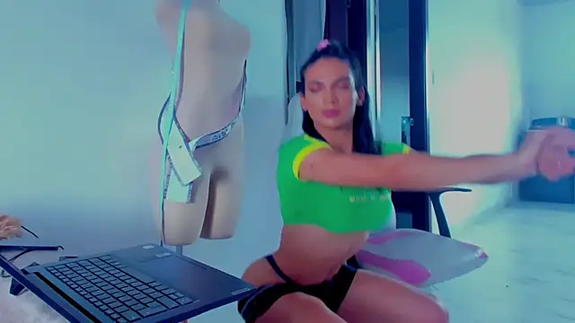 ISA BELLA VZL online show from 04.15.26