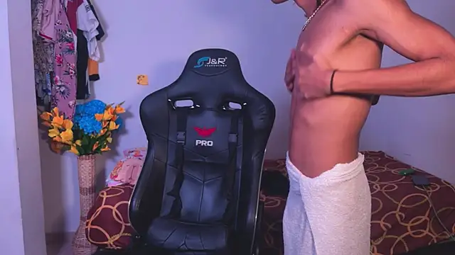 Snapshot of Andrewpetrikov_ chatting on 10.08.25 Andrewpetrikov online show from 10.08.25