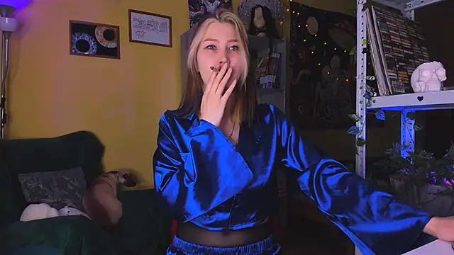 Snapshot of Nicole_matt chatting on 11.06.25 Nicole matt online show from 11.06.25