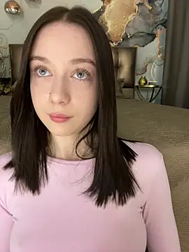 Snapshot of MiraXS chatting on 05.04.26 MiraXS online show from 05.04.26