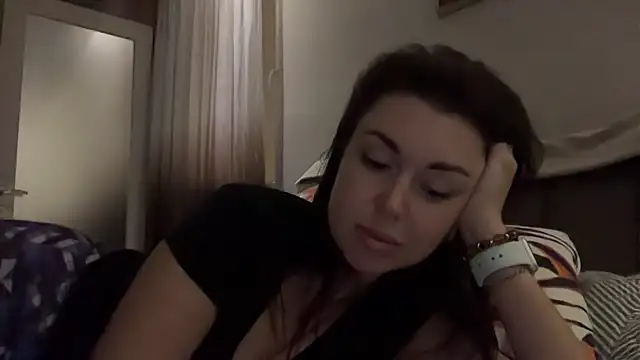 Snapshot of Gilin1 chatting on 11.03.25 Gilin1 online show from 11.03.25