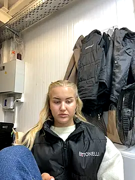 Snapshot of CandyVice chatting on 09.14.25 CandyVice online show from 09.14.25