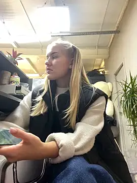 Snapshot of CandyVice chatting on 10.10.25 CandyVice online show from 10.10.25