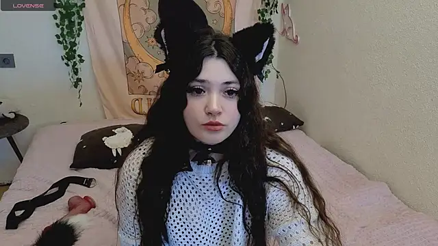 Snapshot of mirana_blade chatting on 10.20.25 mirana blade online show from 10.20.25