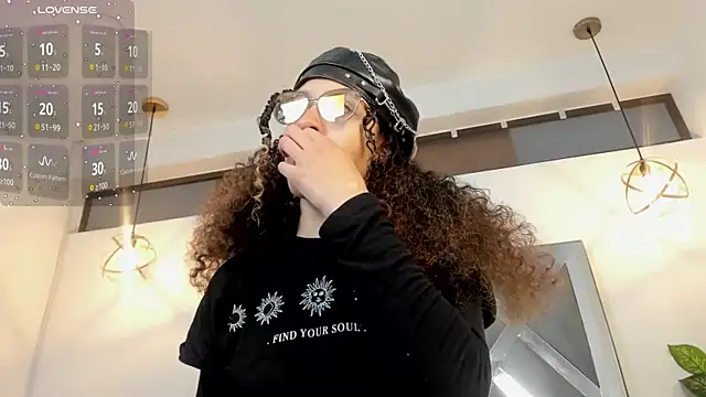 Hanna Cornee  online show from 11.24.25