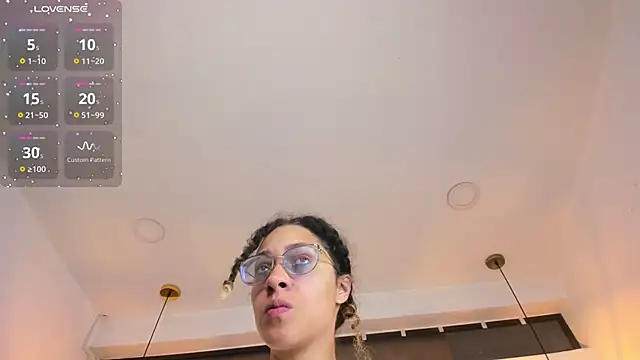 Hanna Cornee  online show from 01.06.26