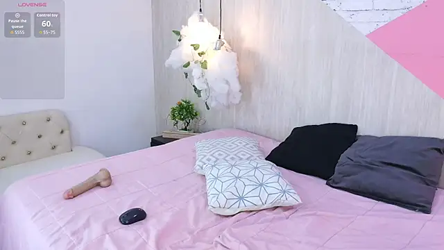 sophia brunette  online show from 02.28.26