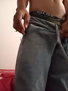 Snapshot of brehyder chatting on 04.14.26 brehyder online show from 04.14.26