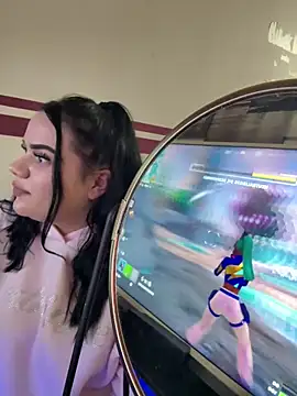 Snapshot of Shellybttn chatting on 09.13.25 Shellybttn online show from 09.13.25