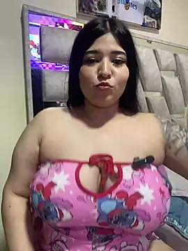 Snapshot of Vliacoooper2 chatting on 04.15.26 Vliacoooper2 online show from 04.15.26