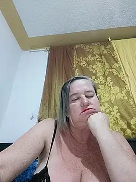 Snapshot of Miss-tetas chatting on 10.27.25 Miss-tetas online show from 10.27.25