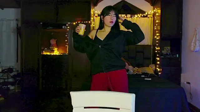 Shisuku Sophi online show from 04.28.26