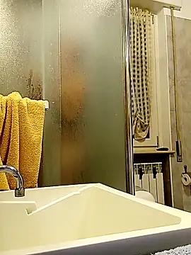 Snapshot of Io125 chatting on 11.28.25 Io125 online show from 11.28.25