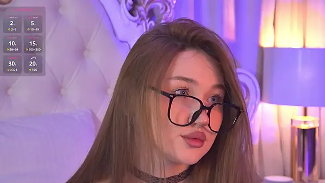 Snapshot of NancySmitts chatting on 10.19.25 NancySmitts online show from 10.19.25