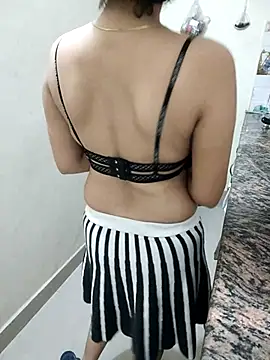 Snapshot of Pihu_Chopra chatting on 09.28.25 Pihu Chopra online show from 09.28.25