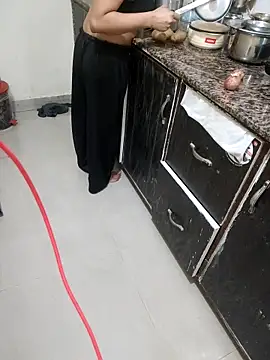 Snapshot of Pihu_Chopra chatting on 10.12.25 Pihu Chopra online show from 10.12.25