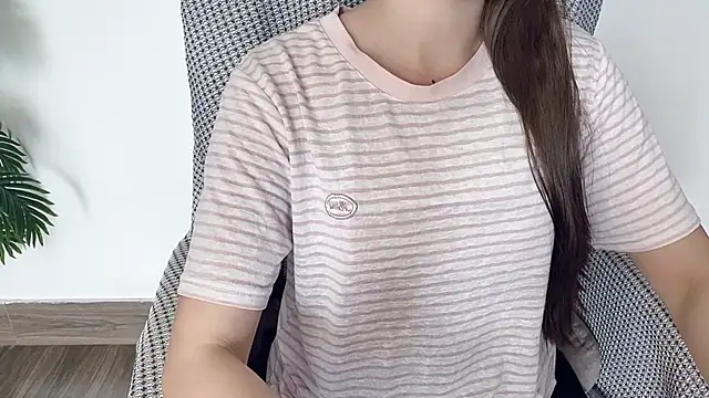 Snapshot of LiLi_Sweetie chatting on 10.27.25 LiLi Sweetie online show from 10.27.25