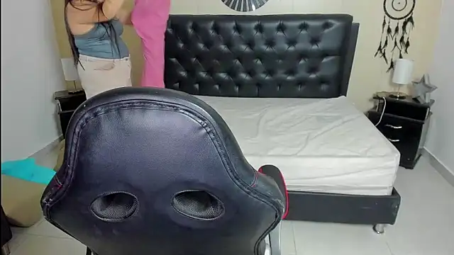 LolaVillalobos online show from 10.11.25