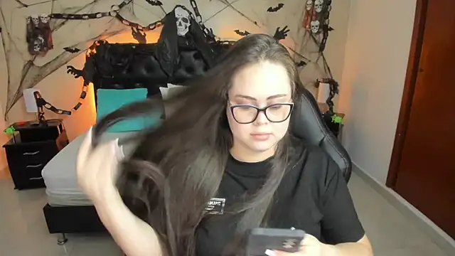 LolaVillalobos online show from 10.16.25