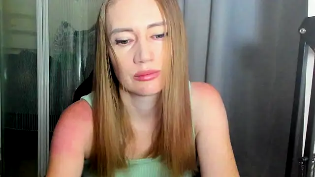 Snapshot of JessFoxxx chatting on 06.17.26 JessFoxxx online show from 06.17.26