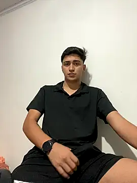 Snapshot of Tavinho067 chatting on 10.31.25 Tavinho067 online show from 10.31.25