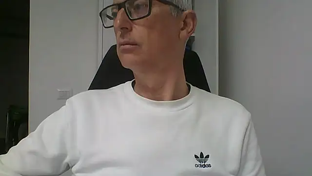 Snapshot of Sensor2000 chatting on 03.19.26 Sensor2000 online show from 03.19.26